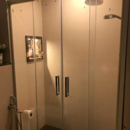 Habitacion En Apartamento Carlos Haya Проживание в семье *