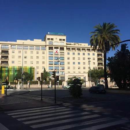 Habitacion En Apartamento Carlos Haya Homestay Malaga